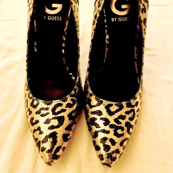 Leopard print Gold colored pumps by Guess in size 6! - Picture 8 of 10